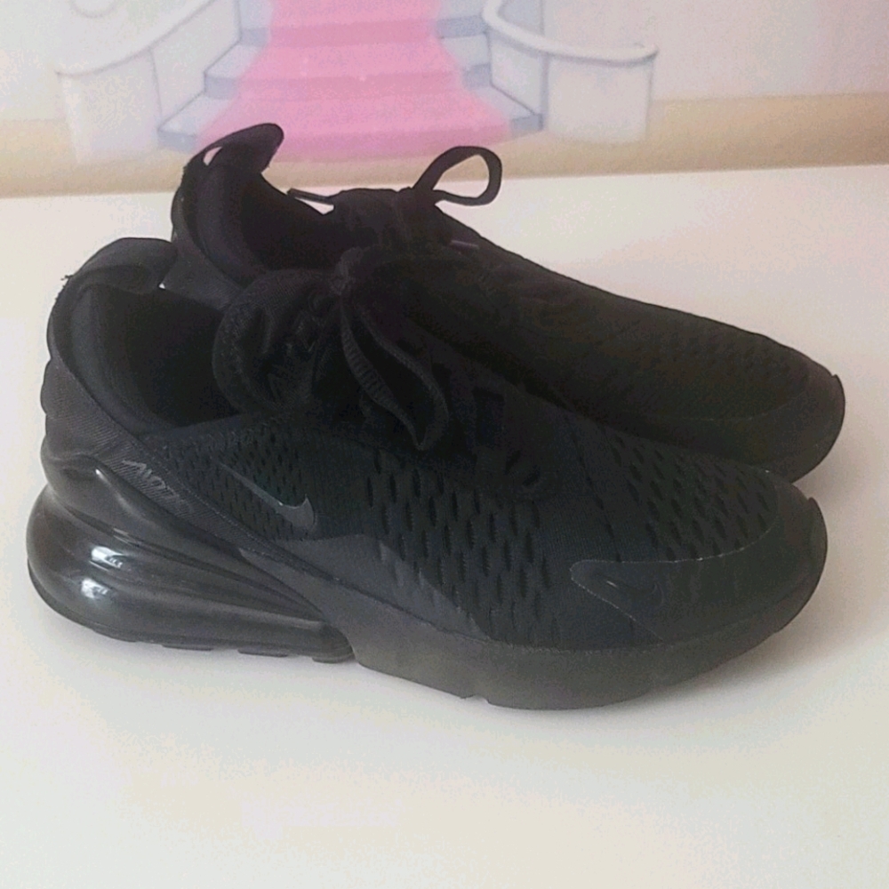 Boys Nike Air Max 270 shoes